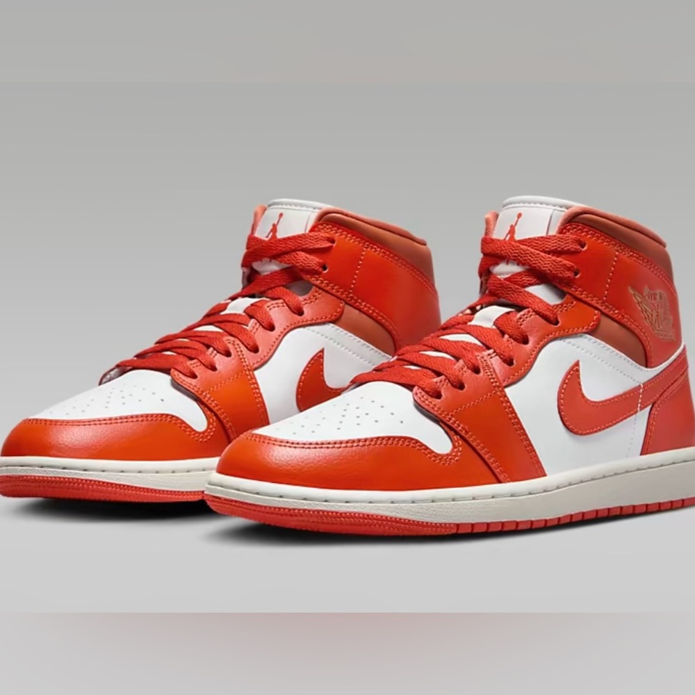 Air Jordan 1 Mid (Women’s) Brand New